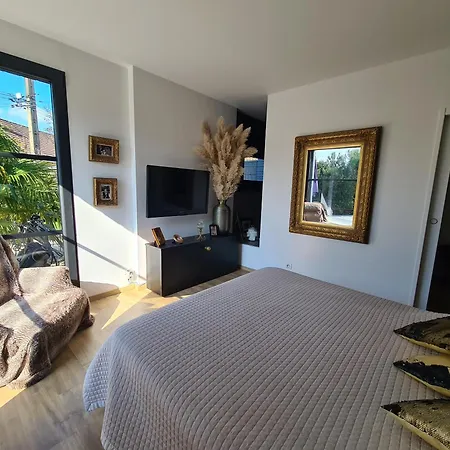 Ferienhaus L'oasis De - Elegance & Piscine Coulaines